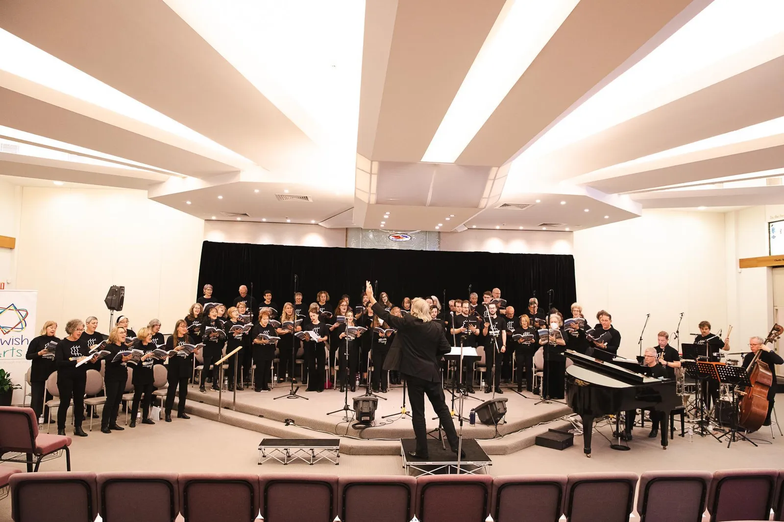 TONUS AUSTRALIS gallery: choir and orchestra on the concert platform